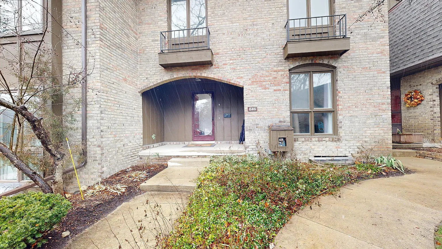 646 Greenhills Dr photo 1