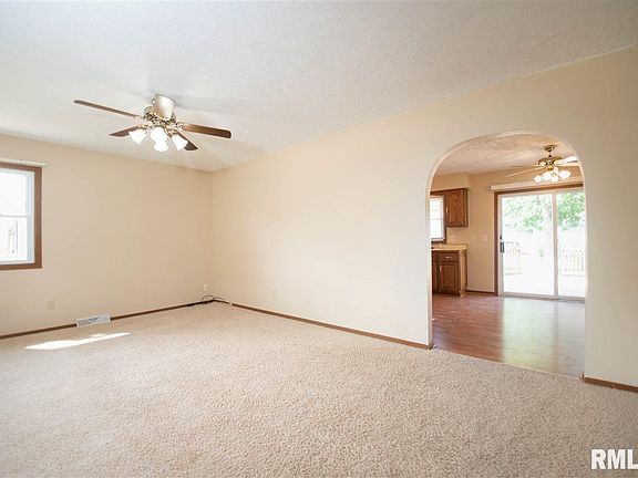 5th image of 2622 Holly Dr