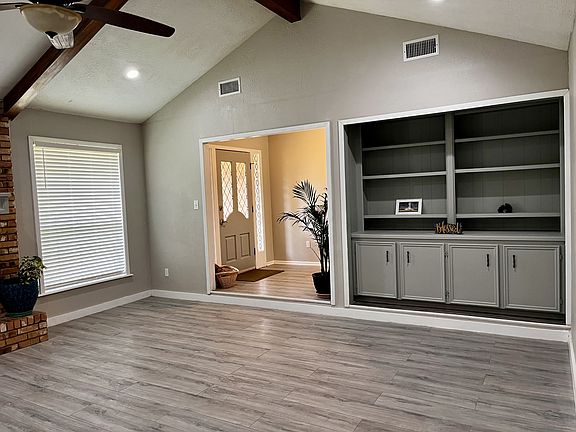 5th image of 1010 Holt St
