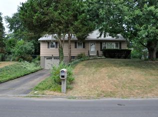 12 Parade Pl, New Windsor, NY 12553