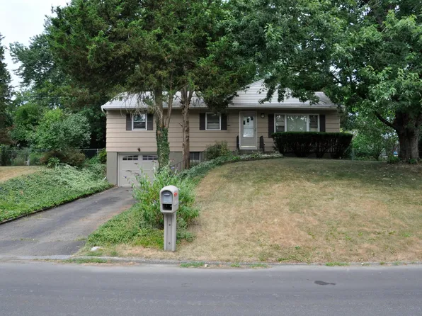 12 Parade Pl, New Windsor, NY 12553