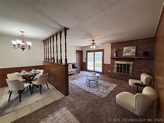 4th image of 1025 N Hickory Pl
