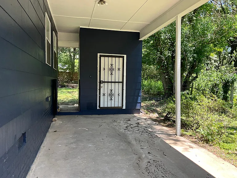 3056 Woodview Dr — Photo 10