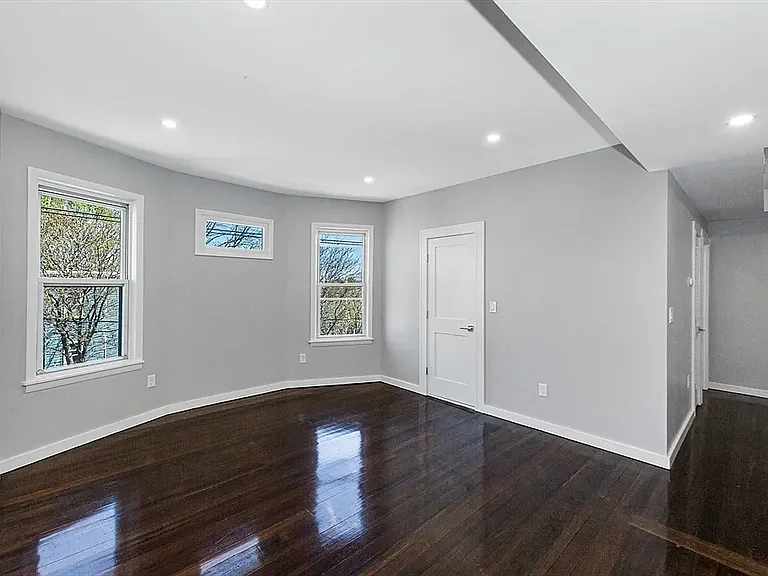 19 Chase St #2 — Photo 3