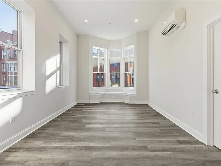 19-25 Essex St #404 — Photo 4