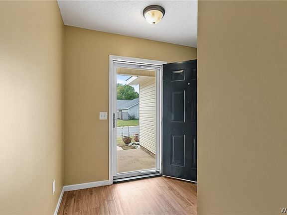 4th image of 81 Peyton Ln