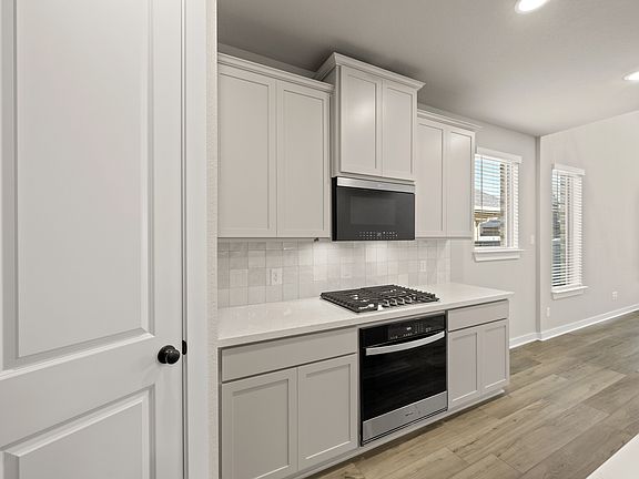 10_8776 Treeline- Kitchen -4