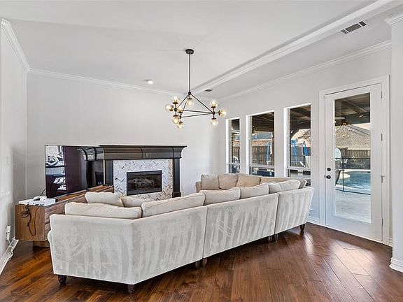 2nd image of 4204 Lorimar Dr
