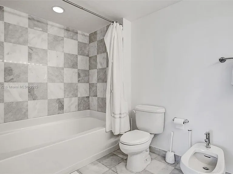 601 NE 36th St #2703 — Photo 12