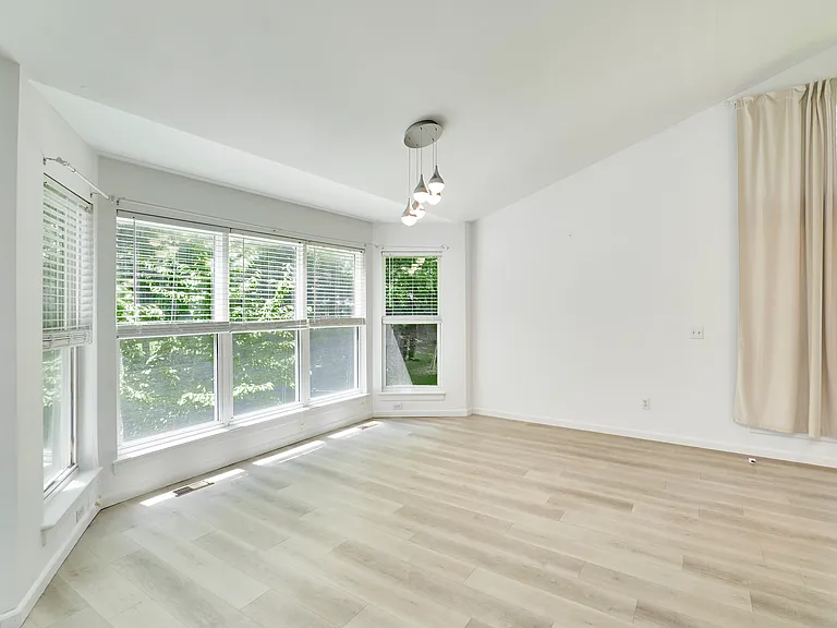 7073 Black Horse Dr — Photo 5