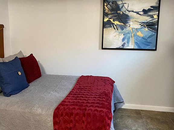 5th image of 815 E 3rd Ave #3