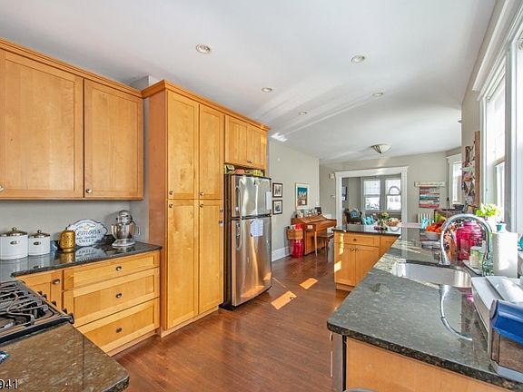 4th image of 91 Personette Ave
