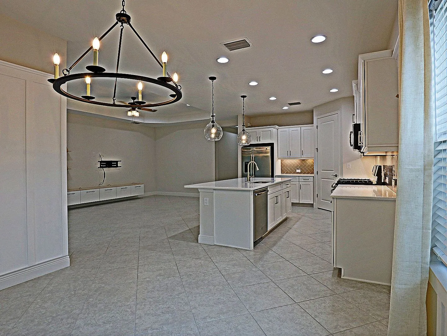 Gated 3/2 with Saltwater Heated Pool, Minutes from Gulf Coast Medical Center — Photo 3