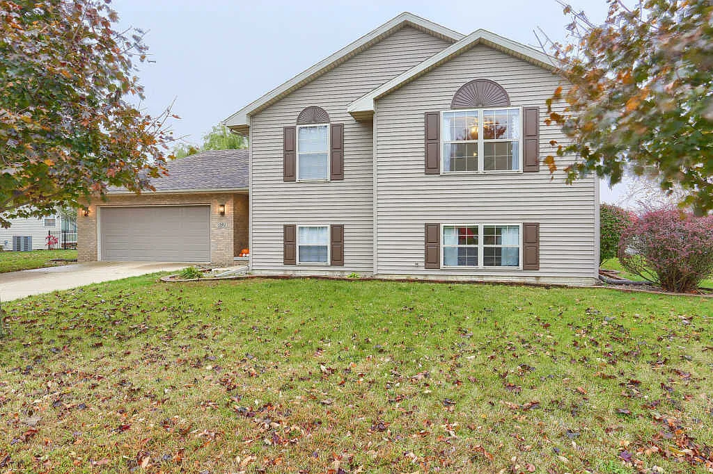 1502 E Grand Ave photo 1