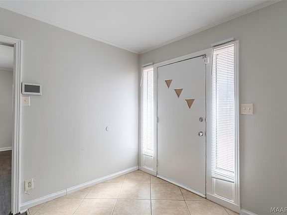 3rd image of 614 Stuart St