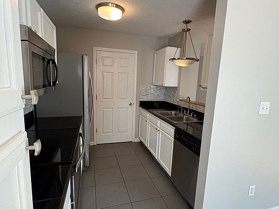 2nd image of 120 River Run Ct