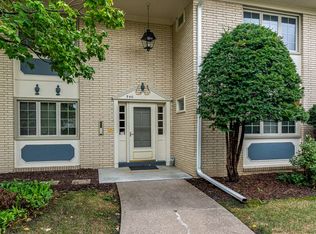 940 17th St APT 11, Moline, IL 61265