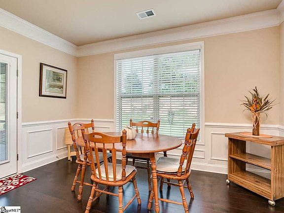 4th image of 18 Glades End Ln