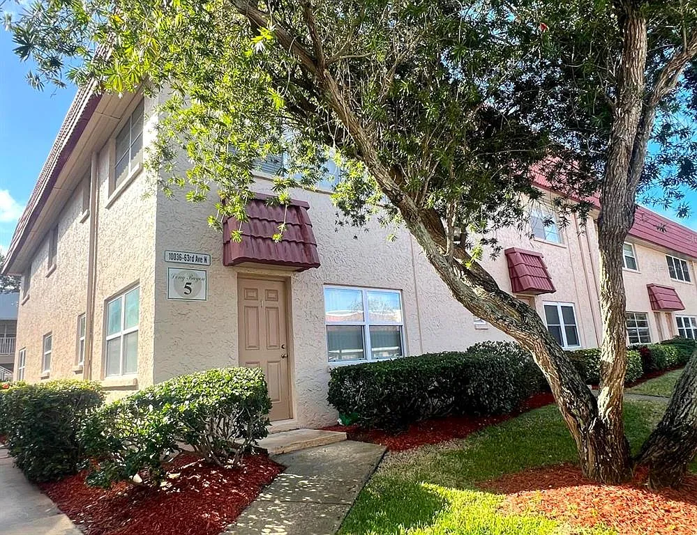 2 bed, 1.0 bath, 1010 sqft, $1,400 — Photo 1