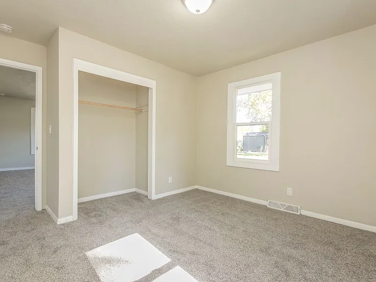 1406 E 27th Ct — Photo 8