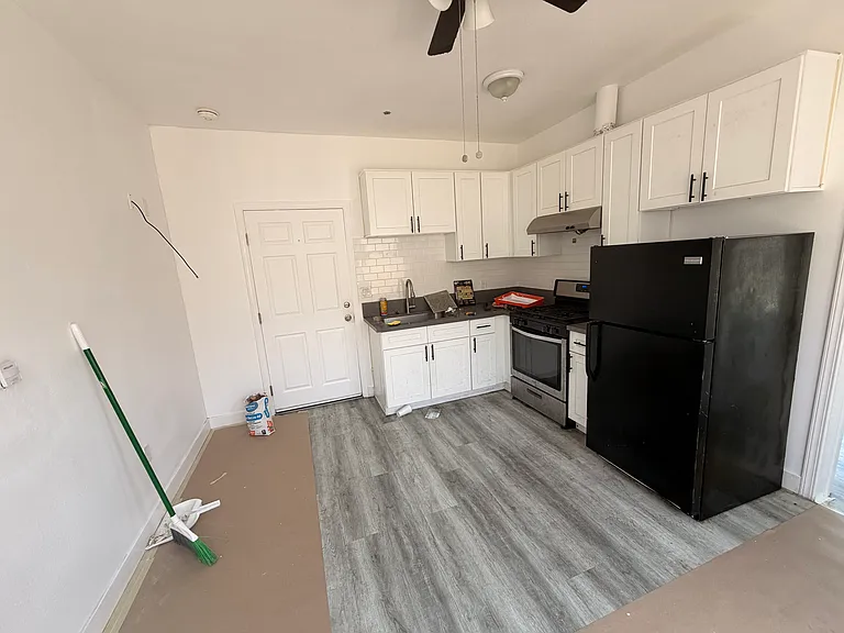 1820 W 11th St #8 — Photo 2