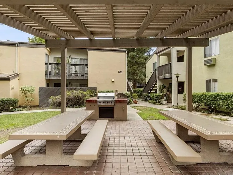 7946 Mission Center Ct #H — Photo 28