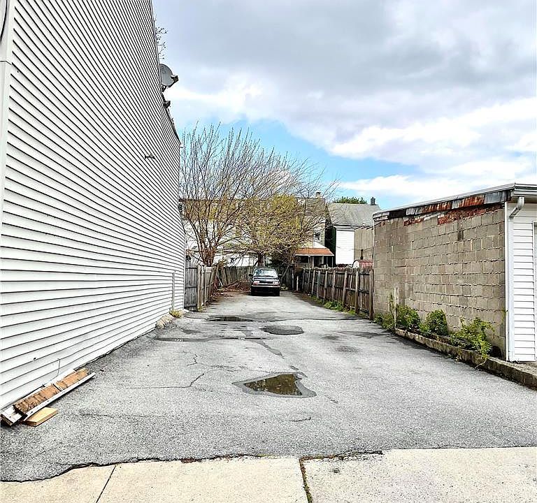1st image of 421 N Howard St