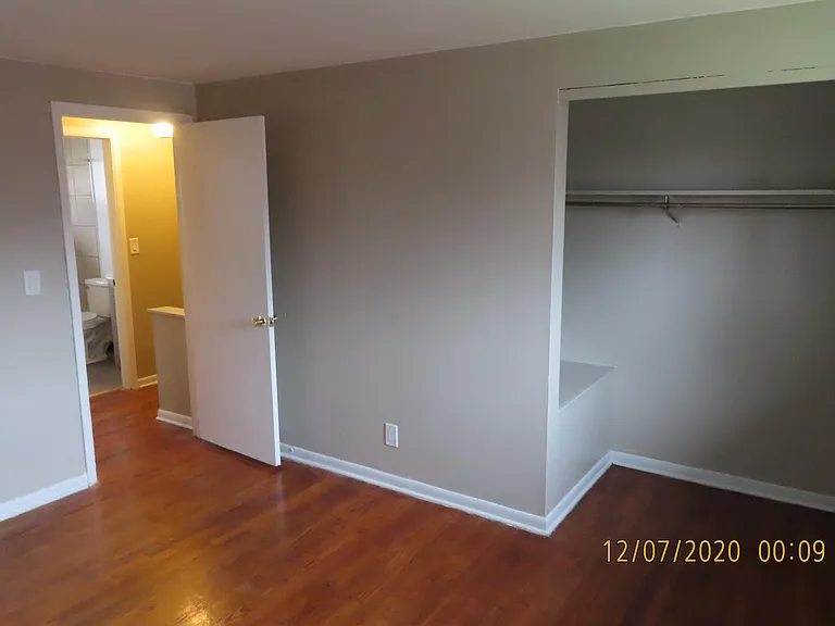 905 North Meadows Court - C — Photo 21
