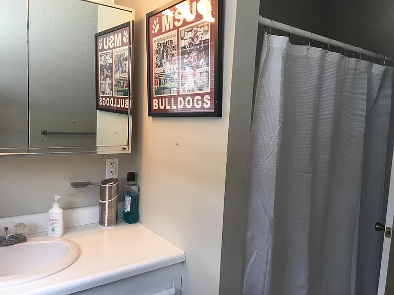 E Ohio St — Photo 10