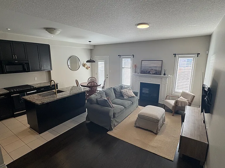 7 Sonoma Valley Cres — Photo 4