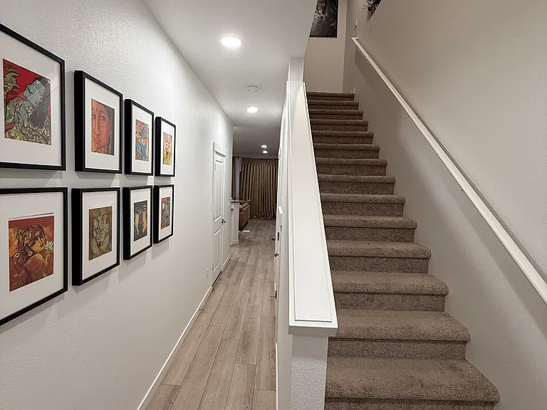 2745 S Magnolia Dr — Photo 2