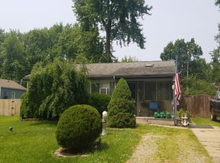 3980 Elmhurst Rd, Waterford, MI 48328