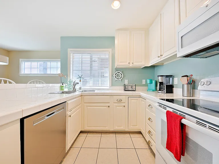 722 Isthmus Ct — Photo 12