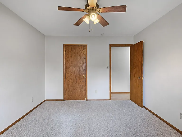 Imperial Heights Apartments — Photo 13