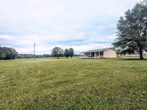 735 Barron Dr, Fyffe, AL 35971