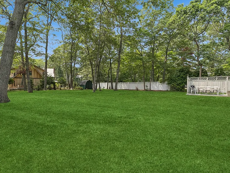 232 Norfolk Dr — Photo 32