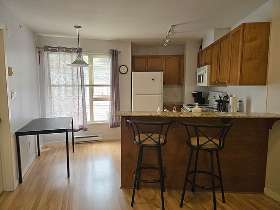 Kitchen + dining area