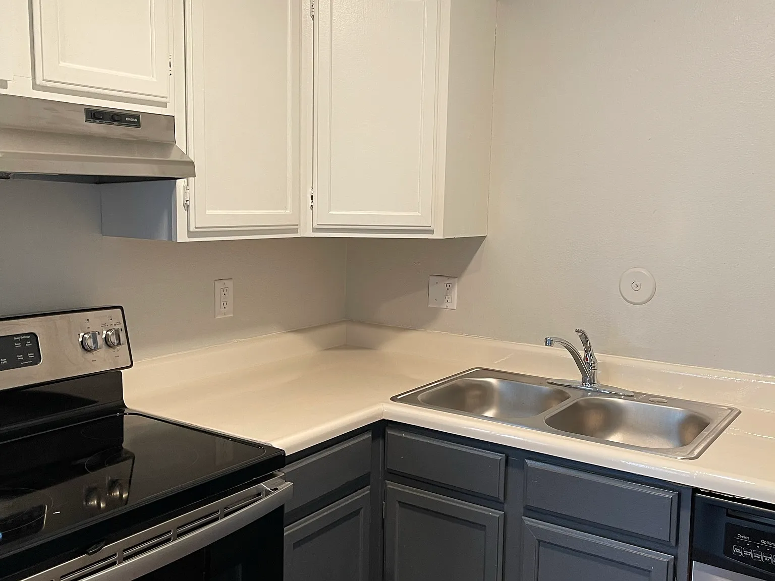 4 bed, $2,724 — Photo 2