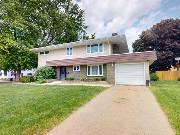 1615 Shoreway Rd, Storm Lake, IA 50588