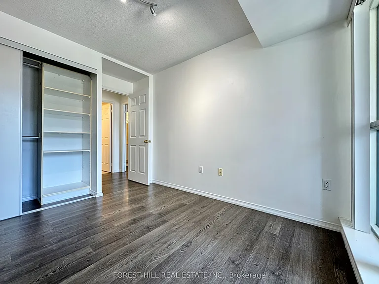 889 Bay St #810 — Photo 7