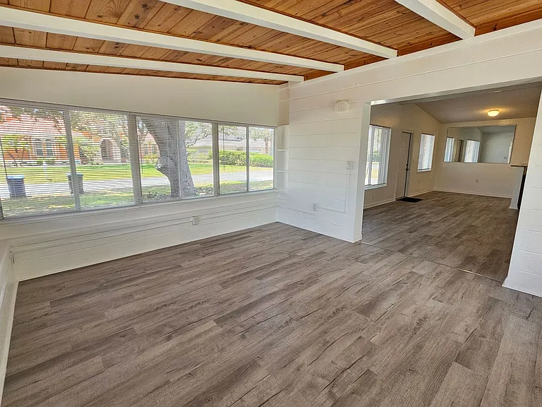 341 Bayshore Dr — Photo 10