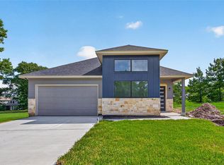 13 Silver Lakes Dr, Huntsville, TX 77340