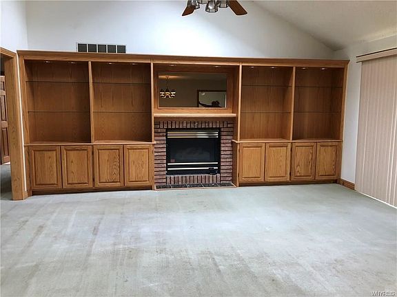 4th image of 83 Burke Dr
