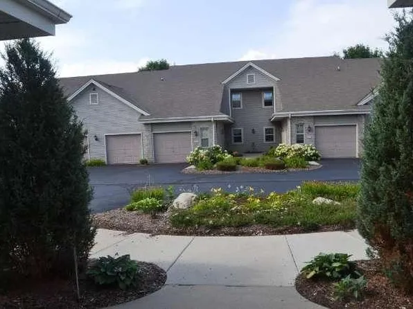 18730 Emerald Cir, Brookfield, WI 53045