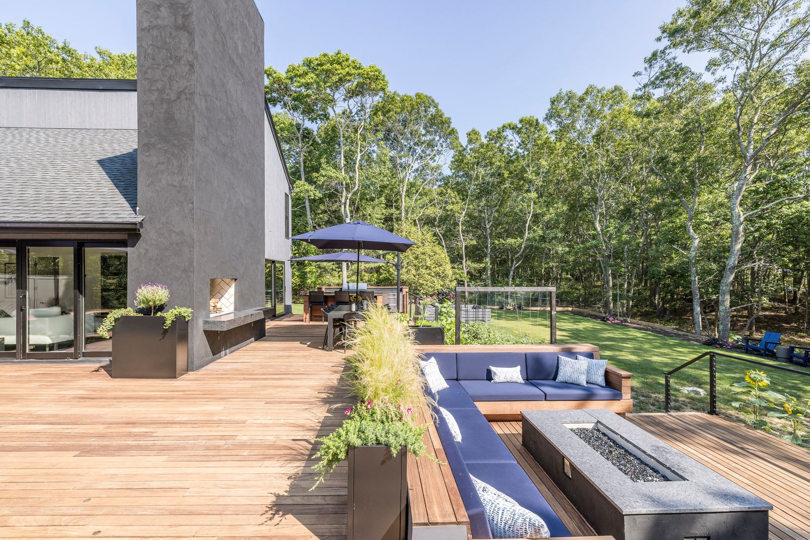  Seating Area with Firepit 