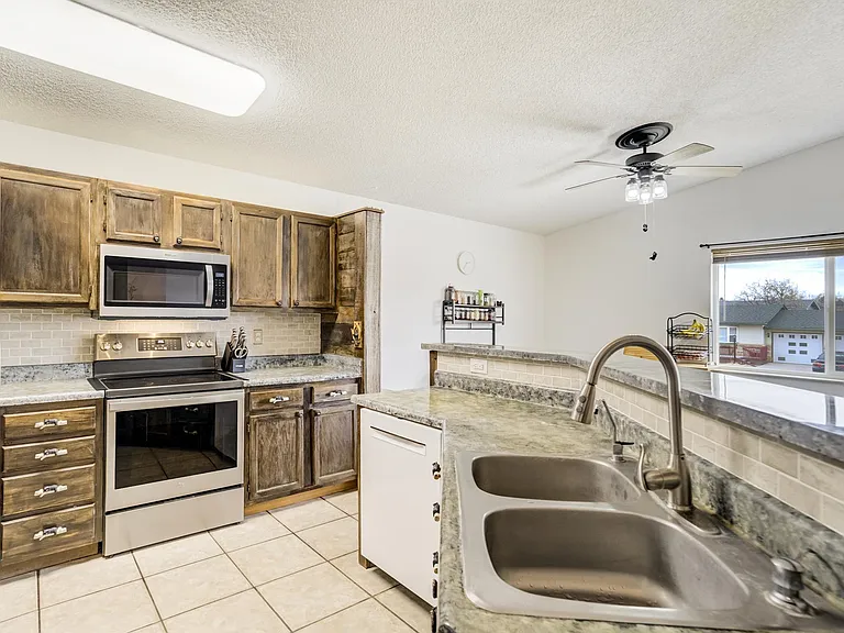 7425 Painted Rock Dr — Photo 55
