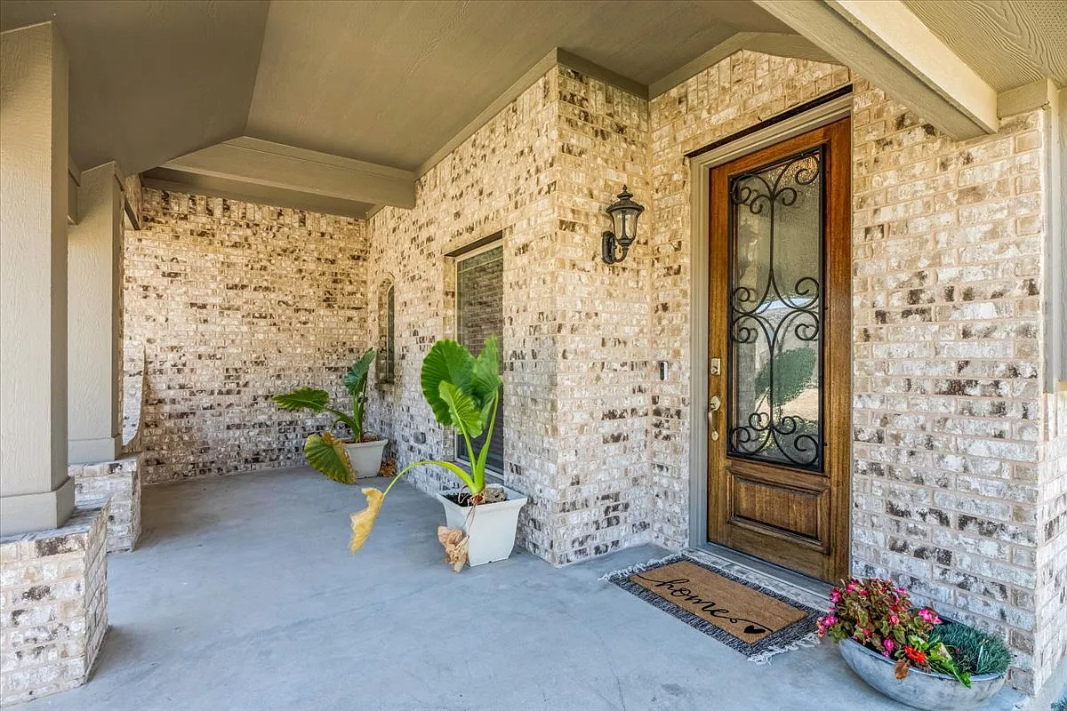 4 bed, 1840 sqft, $2,900 — Photo 2