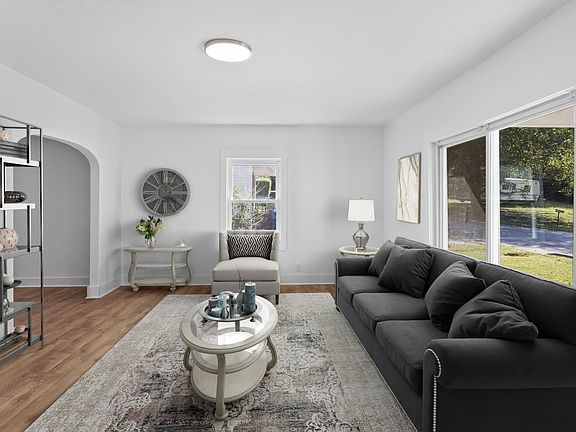 3rd image of 615 Central Ave