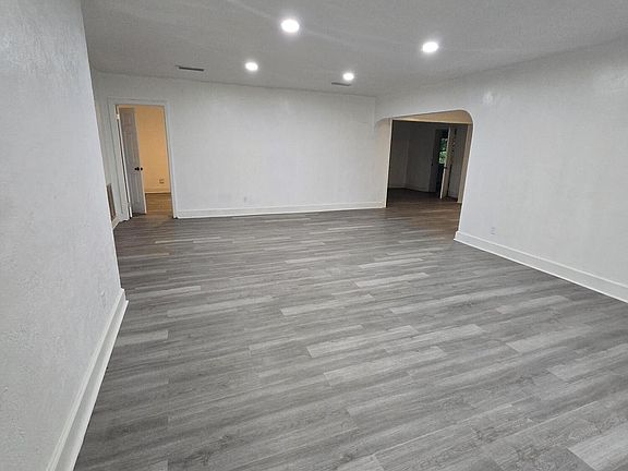 3rd image of 8305 HOGAN Road