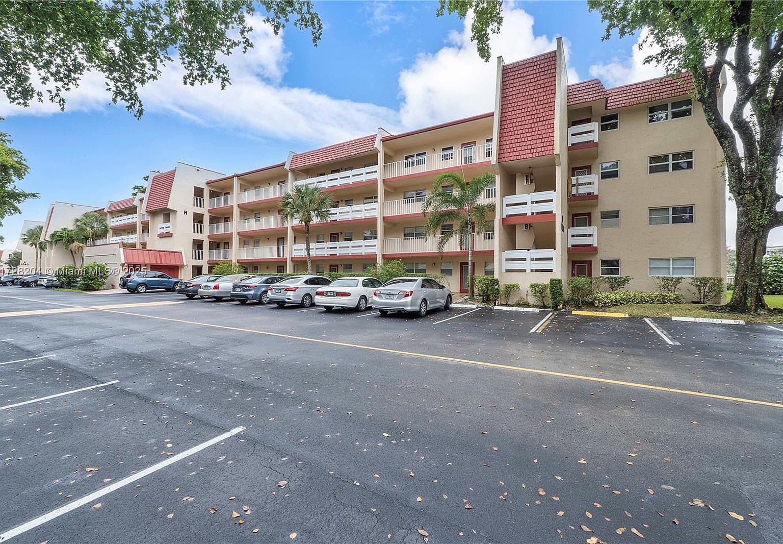 1030 Country Club Dr APT 407